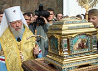 Предстоятель УПЦ встречает ковчег с мощами святого равноапостольного князя Владимира