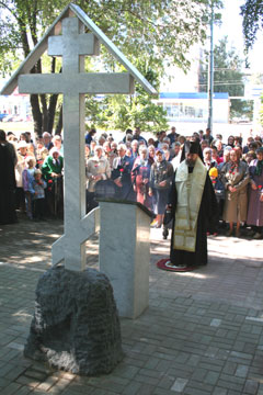 Открытие памятного знака на месте кладбища Кизического монастыря