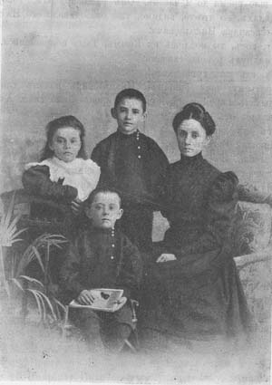 Жена и дети Г.Н.Луженовского
