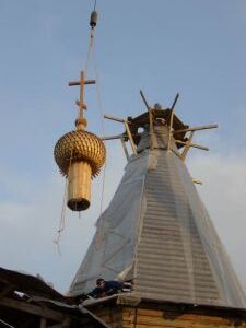 Установка купола на храм преподобного Антония Сийского в Петербурге