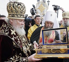 Святейший Патриарх Алексий II встречает ковчег с десницей св. Иоанна Крестителя