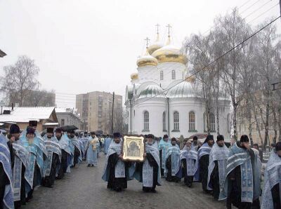 Крестный ход от Сергиевской церкви в Нижнем Новгороде