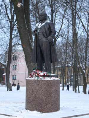 Новый памятник Ленину в Царском Селе под Петербургом