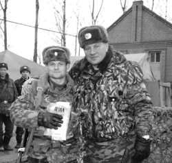 Полковник Юрий Буданов (справа)