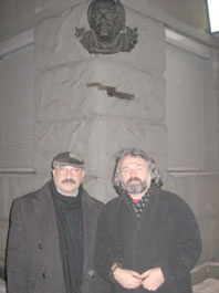 Ю. Милославский и С. Минаков на ул. Чичибабина. Харьков, 12. 02. 2007