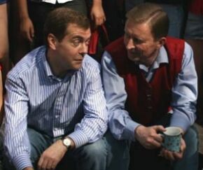 первые вице-премьеры Правительства России Дмитрий Медведев и Сергей Иванов