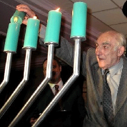 Воинствующий атеист Виталий Гинзбург в синагоге