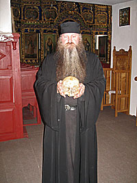 О.Клеопа с честной главой митрополита Варлаама