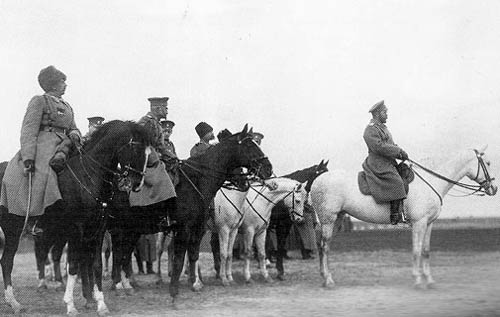 Николай II на Юго-Западном фронте. Первый слева – Ф.А. Келлер