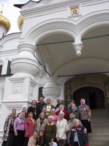 Участники Крестного хода "Под звездой Богородицы" в Ипатьевском монастыре Костромы