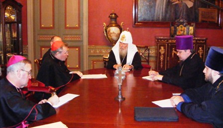 На встрече Патриарха Алексия II с кардиналом Вальтером Каспером