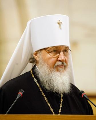 Митрополит Кирилл (Гундяев) выступает с докладом на Архиерейском соборе 2008 года