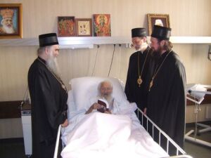 Патриарх Павел в больничной палате