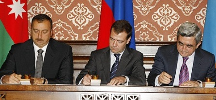 Подписание по итогам переговоров Декларации Азербайджанской Республики, Республики Армении, Российской Федерации.