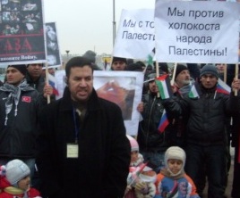 Мохаммед Хенни выступает на митинге против агрессии Израиля в секторе Газа (Петербург, 17 января 2009 года)