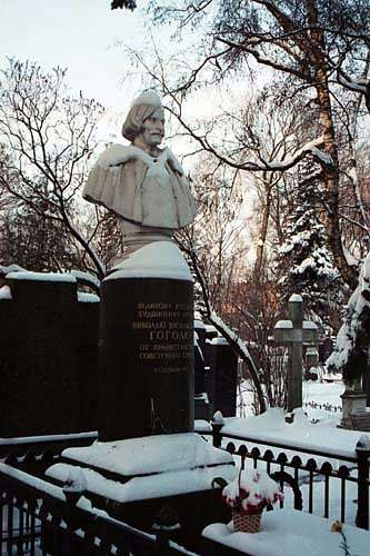 Могила Н.В.Гоголя на Новодевичьем кладбище