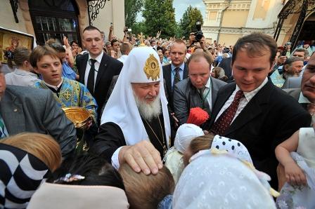 Святейший Патриарх Кирилл в Никольском кафедральном соборе Горловки (Украина) (фото: Патриархия.ru)