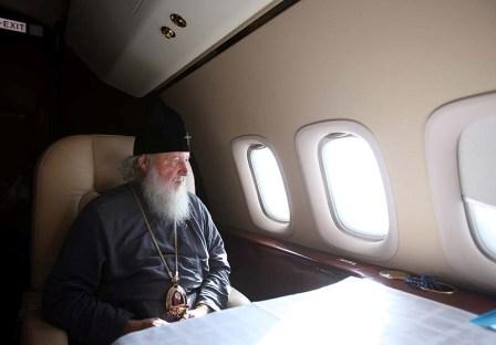 Патриарх летит из Украины в Москву