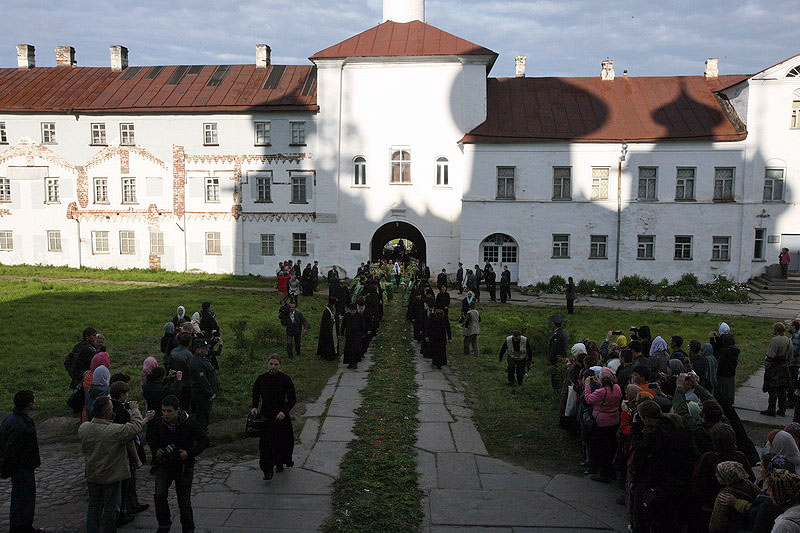 Встреча Патриарха Кирилла в Соловецком монастыре 21.08.2009 г. (Фото с сайта Патриархии)