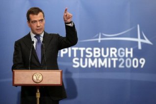 Дмитрий Медведев дает пресс-конференцию по итогам саммита *Группы двадцати*