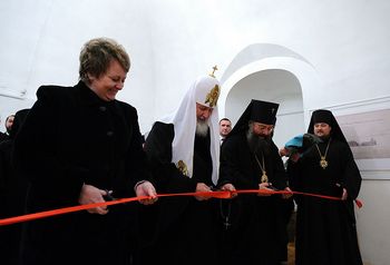 Патриарх Кирилл открывает выставку в Успенском соборе Ростовского кремля (Фото Патриархия.ру)