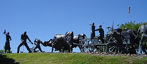 Памятник русским иммигрантам в Бразилии