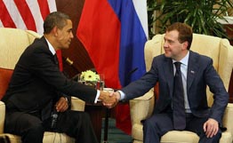 Б. Обама и Д. Медведев на переговорах в Сингапуре (Фото с сайта Кремля)
