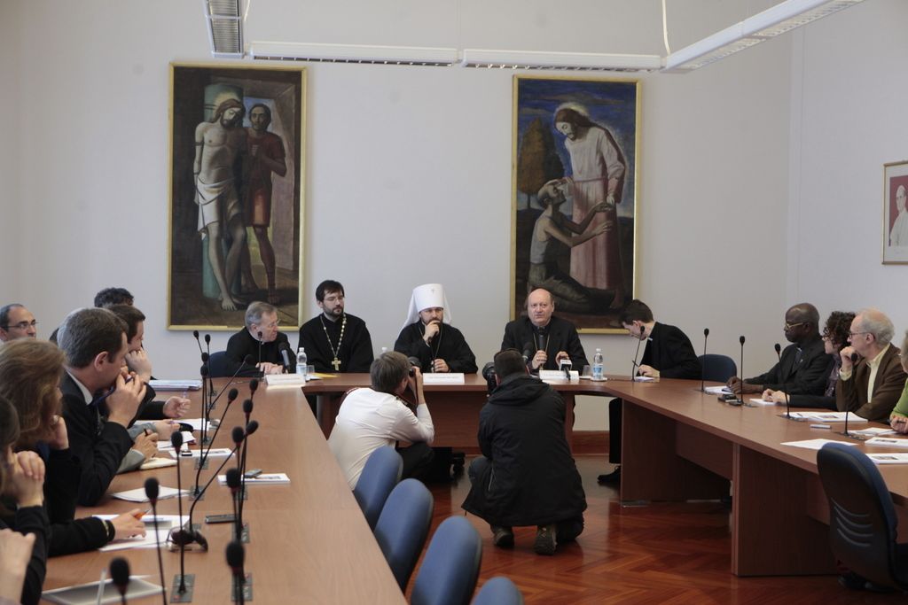 Митрополит Иларион на пресс-конференции в Ватикане