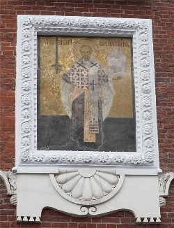 икона Николы Можайского на башне Московского Кремля