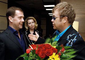 Дмитрий Медведев с супругой Светланой побывали на концерте Элтона Джона