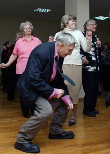 Танцующий старик