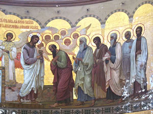 Христос причащает апостолов