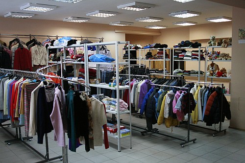 Открылся центр бесплатной раздачи одежды