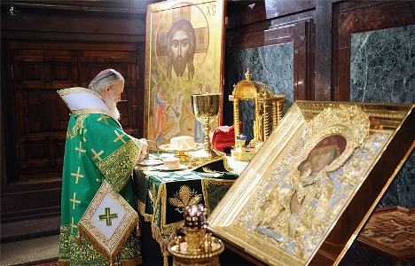 Патриарх Кирилл в Храме Христа Спасителя в праздник Входа Господня в Иерусалим