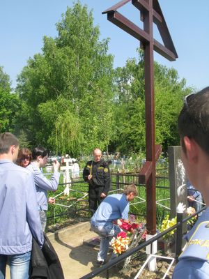 На могиле Андрея Трусова