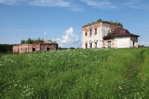 Развалины храма в Вологодской области