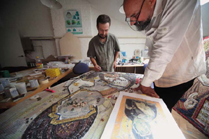 С художником Валентином Борисенко за работой над мозаичным образом для храма