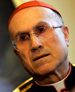 кардинал Тарчизио Бертоне