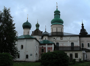 Вид на Успенский собор Кирило-Белозерского монастыря