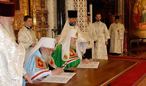 Подписание Акта о каноническом общении между Московским Патриархатом и Русской Православной Церковью Заграницей