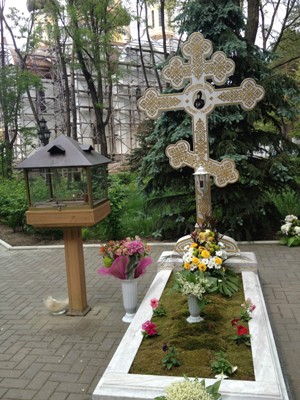 Могила схимонахини Рафаилы (Чернецкой) в Житомире. 2012