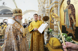Патриарх Кирилл освящает храм в Переделкине