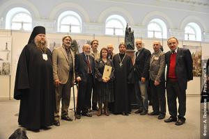 Организаторы конкурса на лучший памятник патриарху Ермогену с его победителями