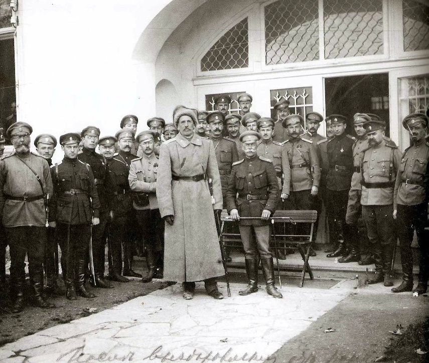 Генерал Ф.А. Келлер со своими офицерами