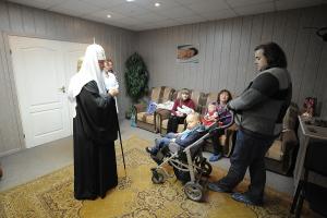 Патриарх Кирилл с детьми-инвалидами
