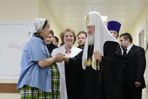 Патриарх Кирилл в московском роддоме №3