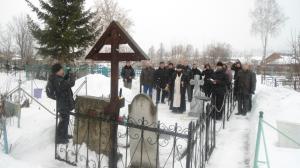 Панихида по о.Василию Ермакову на кладбище в Болхове
