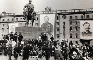Знаменская площадь в Санкт-Петербурге в годы советской власти