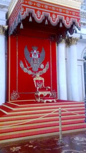 Царский трон в Зимнем Дворце Санкт-Петербурга