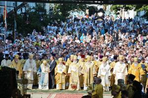 Божественная литургия в Киево-Печерской лавре в день 1025-летия Крещения Руси